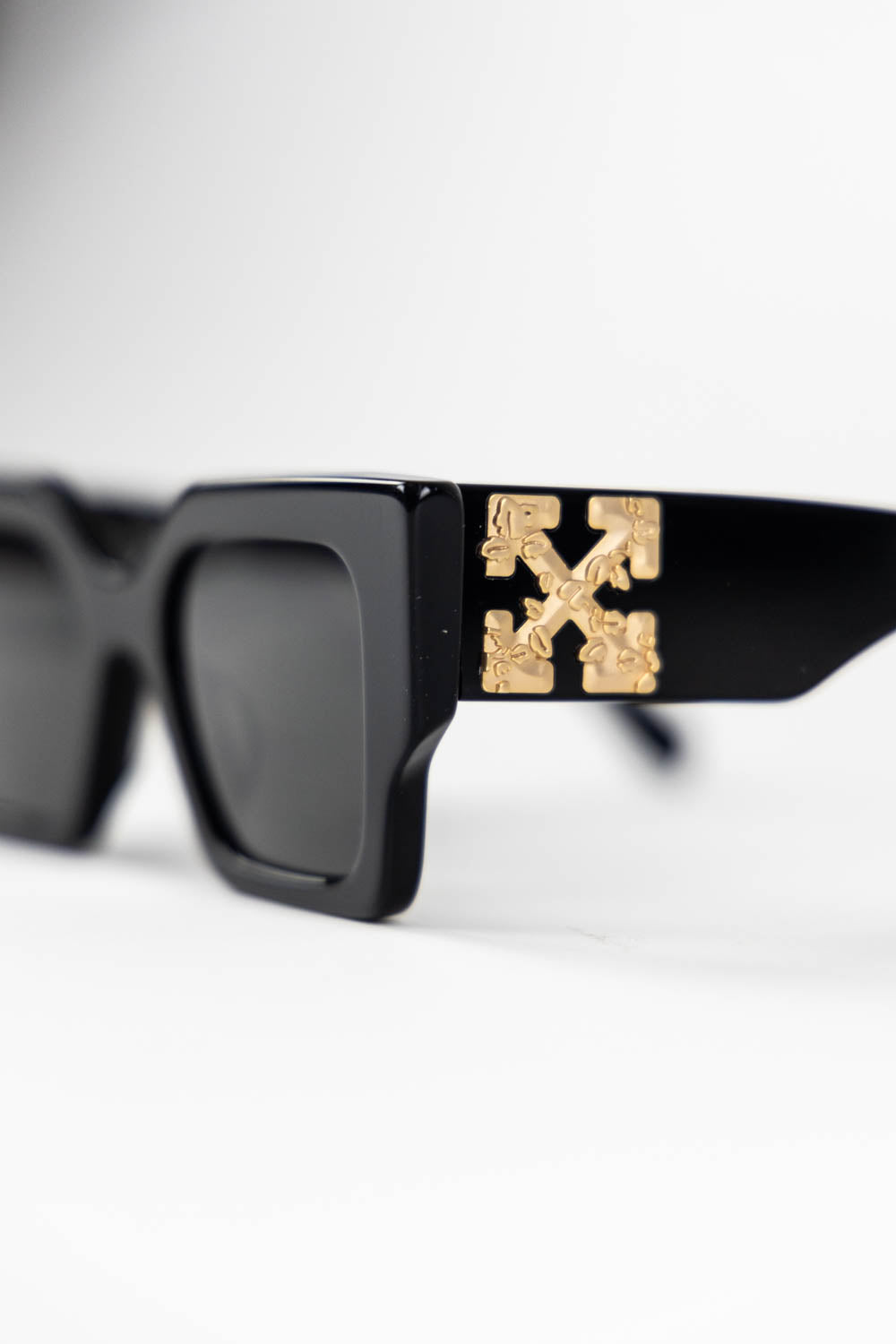 OFF-WHITE Catalina Sunglasses Black / Gold