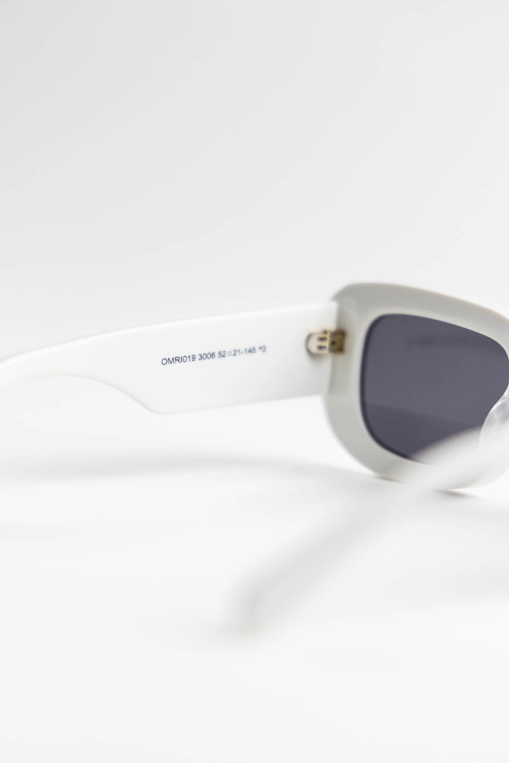 Off-White Carrara 50MM Oval Sunglasses White