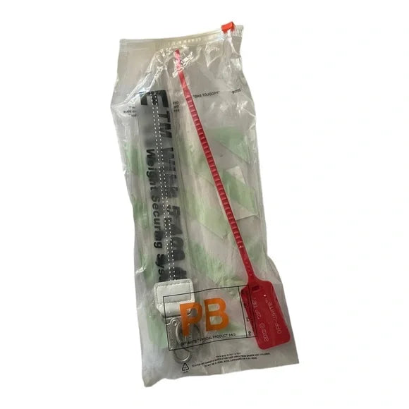 Off White Keychain Classic White/Black