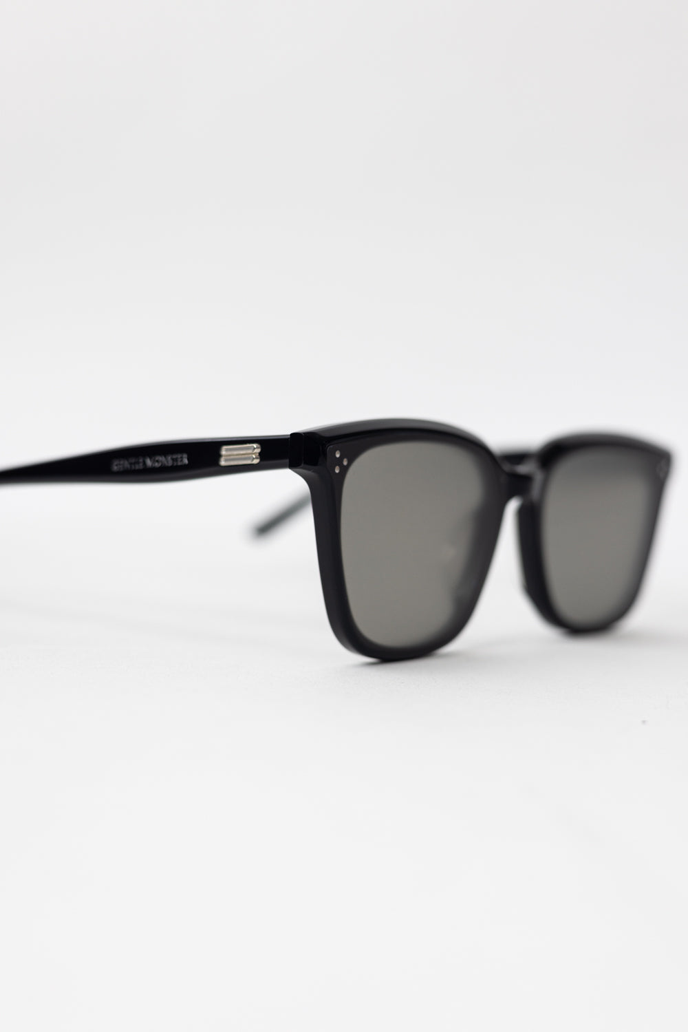 Gentle Monster Lo Lou 01 Sunglasses Black