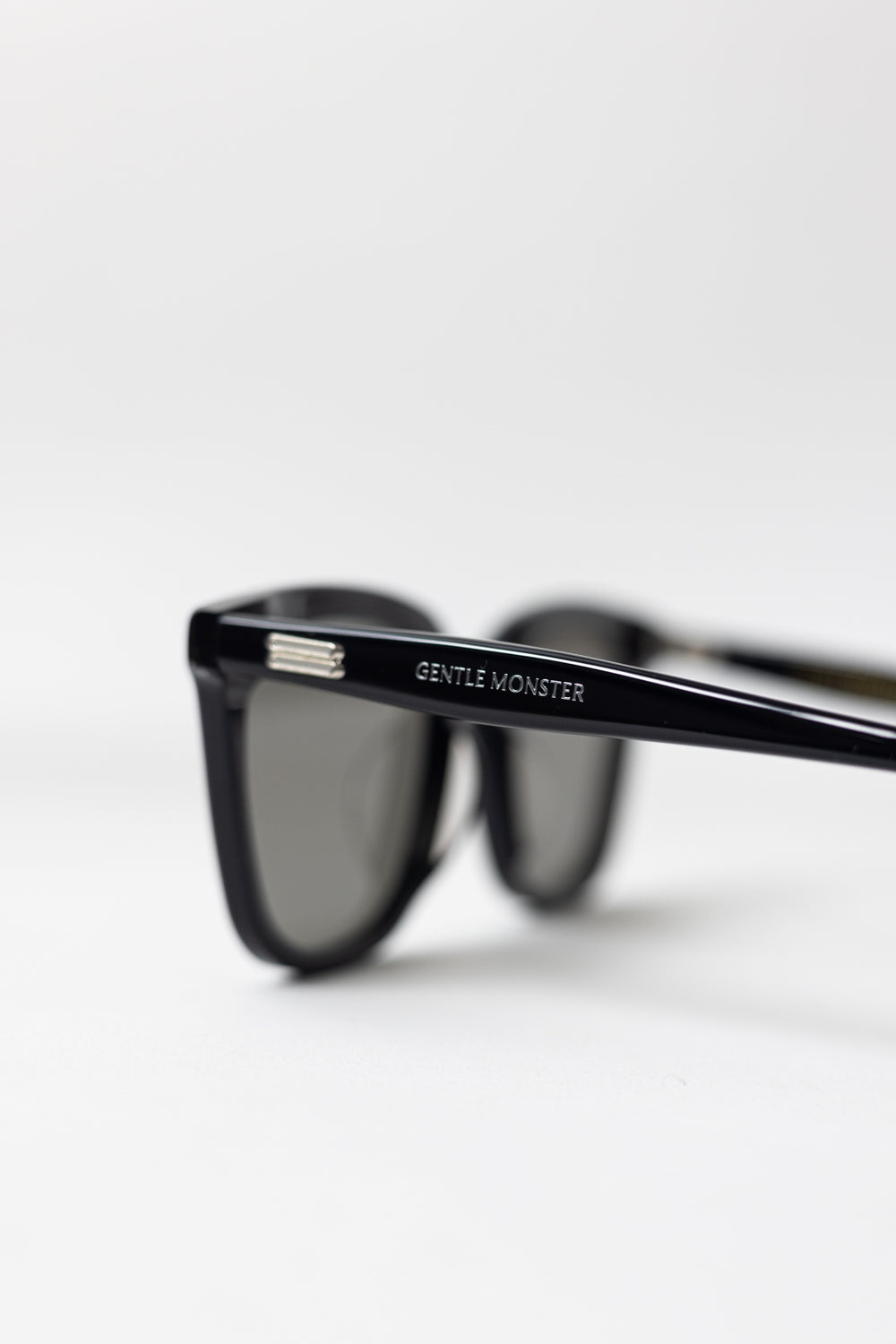 Gentle Monster Lo Lou 01 Sunglasses Black
