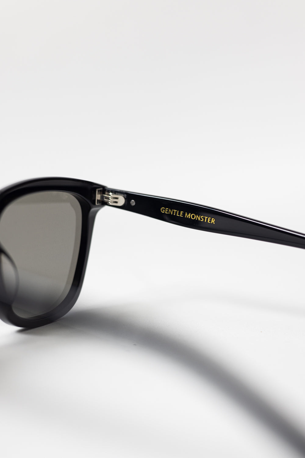 Gentle Monster Lo Lou 01 Sunglasses Black