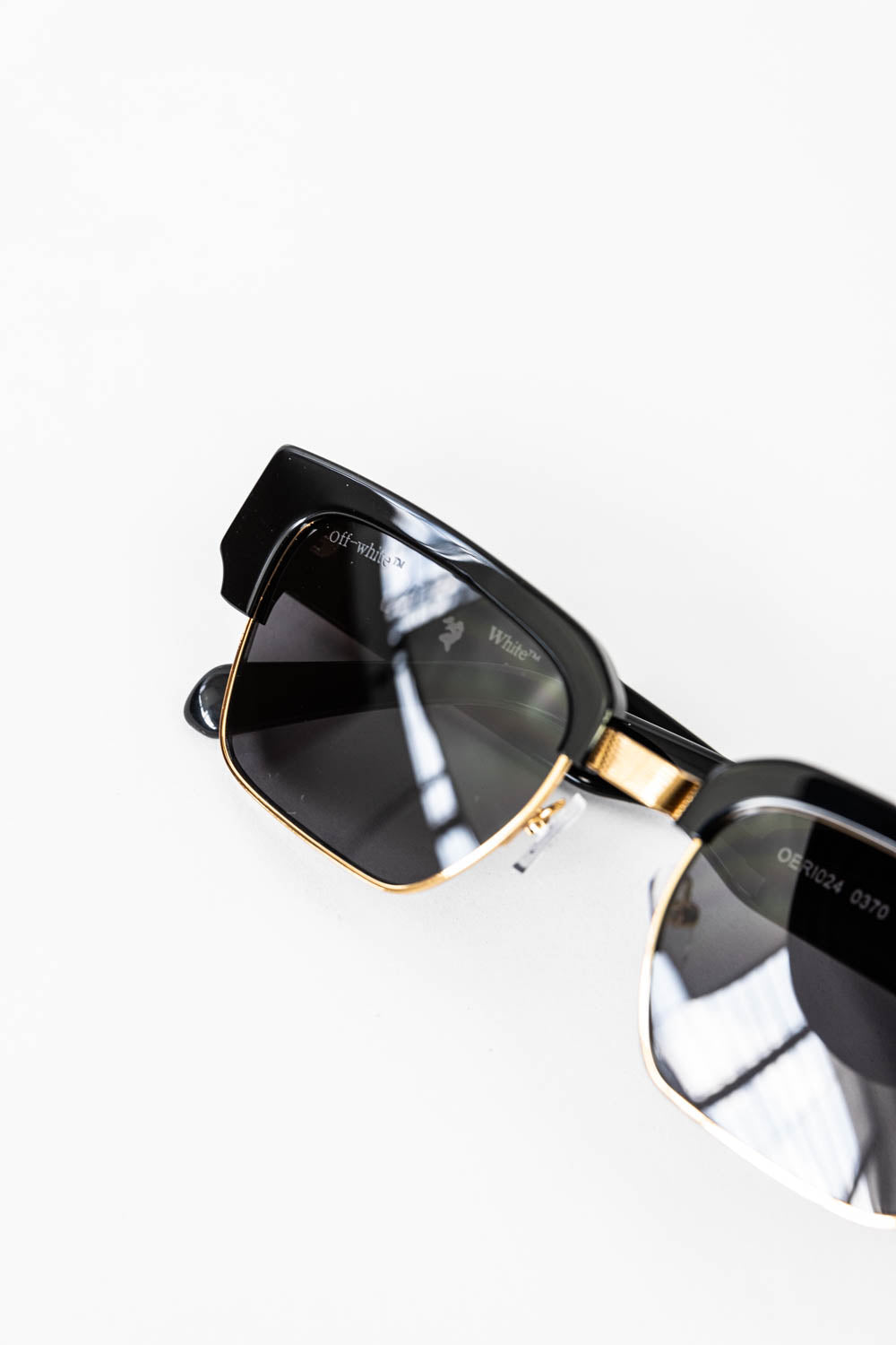 OFF-WHITE Washintong Sunglasses Black/Gold