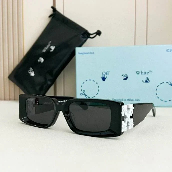 OFF-WHITE Roma Sunglasses Black/White