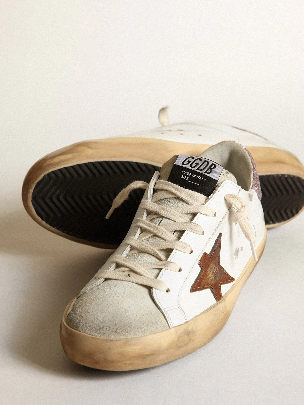 Golden Goose Super-Star star leather color, glitter heel reinforcement